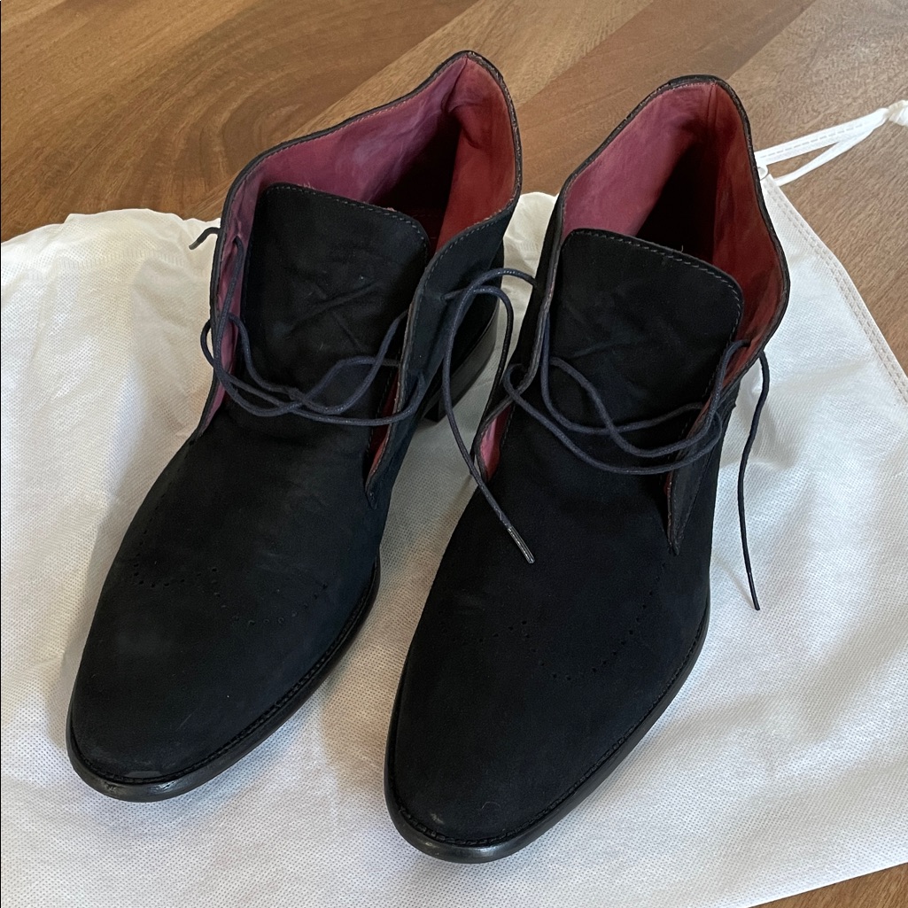 Lottusse Chelsea Chukka Boots, Black Suede With Red Interior